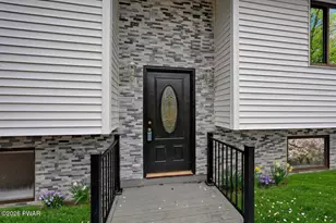 109 Rodeo Ln, Lords Valley, PA 18428 - Photo 9