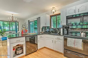 348 Fernwood Dr, East Stroudsburg, PA 18301 - Photo 15