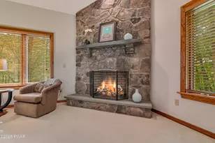 134 Rosewood Dr, Greentown, PA 18426 - Photo 9