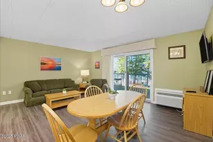 605 Waterview Ln, Greentown, PA 18426 - Photo 9