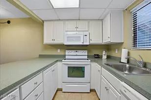 605 Waterview Ln, Greentown, PA 18426 - Photo 13