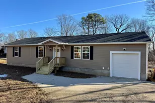 515 Hummingbird Ct, Bushkill, PA 18324 - Photo 1