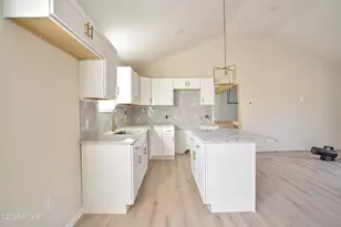 515 Hummingbird Ct, Bushkill, PA 18324 - Photo 5