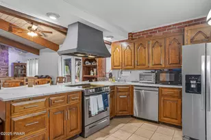 1045 Mountain Top Dr, Lake Ariel, PA 18436 - Photo 17