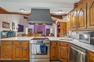 1045 Mountain Top Dr, Lake Ariel, PA 18436 - Photo 21