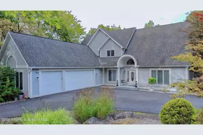 8 Hazlenut Drive, Mountain Top, PA 18707 - Photo 3