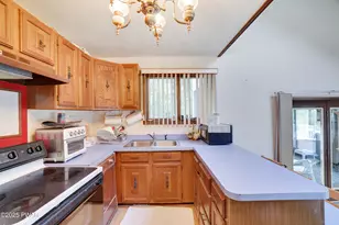 385 Saunders Dr, Bushkill, PA 18324 - Photo 13