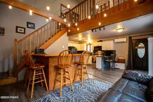 1008 Woodstone Rd, Newfoundland, PA 18445 - Photo 9