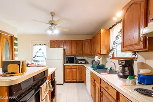 342 Lake Russell Rd, Greentown, PA 18426 - Photo 9