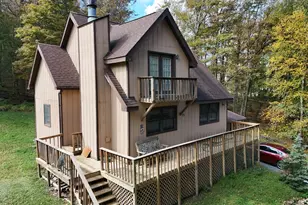 342 Lake Russell Rd, Greentown, PA 18426 - Photo 1