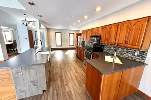 122 Waterfront Dr, Greentown, PA 18426 - Photo 9