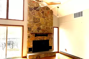 122 Waterfront Dr, Greentown, PA 18426 - Photo 5