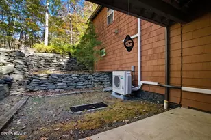 75 E Shore Dr, Hawley, PA 18428 - Photo 39