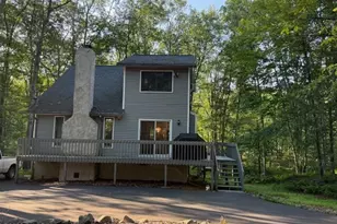 126 Dunchurch Dr, Bushkill, PA 18324 - Photo 1