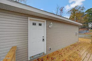 1081 Lakeland Dr, Lake Ariel, PA 18436 - Photo 7