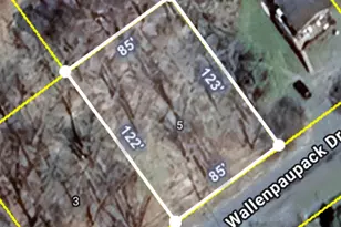 5 Wallenpaupack Dr, Lake Ariel, PA 18436 - Photo 1