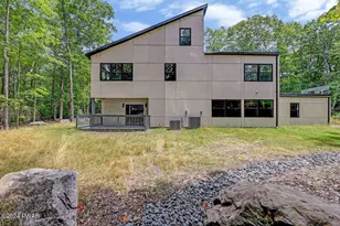 328 Forest Dr, Lords Valley, PA 18428 - Photo 5