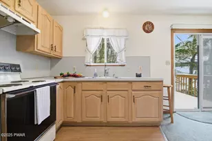800 Wren Ct, Lords Valley, PA 18428 - Photo 11