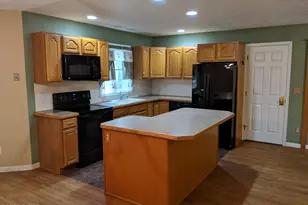 131 Surrey Ln, Lords Valley, PA 18428 - Photo 9