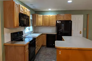 131 Surrey Ln, Lords Valley, PA 18428 - Photo 7