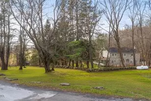 13 Bucklands Ln, Waymart, PA 18472 - Photo 21