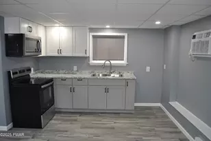 25 Lizzy Ln, Waymart, PA 18472 - Photo 9