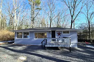 118 Tulip St, Dingmans Ferry, PA 18328 - Photo 3