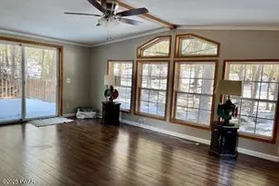 8 Hutchinson Ct, Hawley, PA 18428 - Photo 3