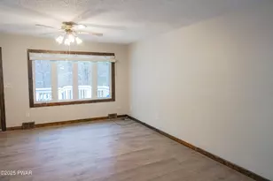 110 Brookside Dr, Dingmans Ferry, PA 18328 - Photo 5