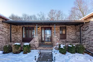 121 Red Coat Ln, Hanover Township, PA 18706 - Photo 5