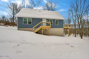 578 Lakeview Dr E, Lake Ariel, PA 18436 - Photo 5