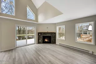 578 Lakeview Dr E, Lake Ariel, PA 18436 - Photo 3