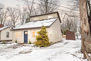 132 E Balsam Rd, Greentown, PA 18426 - Photo 1