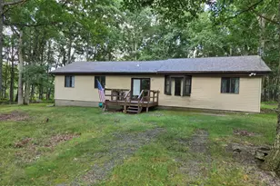 105 Floyd Ct, Milford, PA 18337 - Photo 1