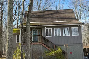 806 Wren Ct, Lords Valley, PA 18428 - Photo 3