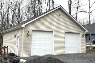 46 Tennis Club Cir, Lakeville, PA 18438 - Photo 3