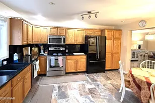 46 Tennis Club Cir, Lakeville, PA 18438 - Photo 5