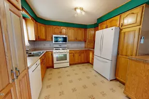 910 2nd St, Matamoras, PA 18336 - Photo 9