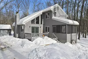 136 Evergreen Ct, Hawley, PA 18428 - Photo 1