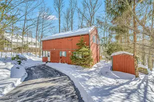 74 Splitrail Ln, Lake Ariel, PA 18436 - Photo 1