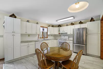 137 Friendship Drive, Hawley, PA 18428 - Photo 5