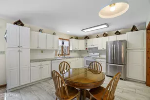 137 Friendship Dr, Hawley, PA 18428 - Photo 5