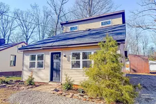 132 E Balsam Rd, Greentown, PA 18426 - Photo 1