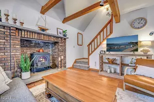 1055 Mountain Top Dr, Lake Ariel, PA 18436 - Photo 9