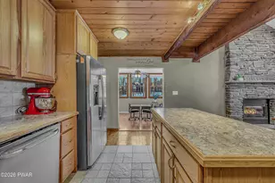 37 Parkwood Dr, Lakeville, PA 18436 - Photo 9