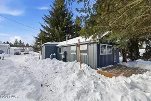 107 Circle Ln, Greentown, PA 18426 - Photo 1