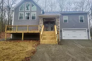 215 Cottonwood Dr, Hawley, PA 18428 - Photo 1