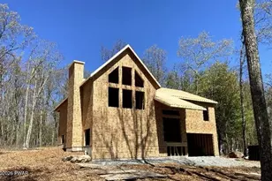 215 Cottonwood Dr, Hawley, PA 18428 - Photo 1