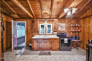 305 Laurel Ln, Greentown, PA 18426 - Photo 11