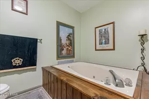 102 Crestview Dr, Hawley, PA 18428 - Photo 39